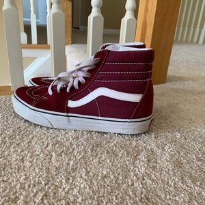 i’m selling a size 6.5 burgundy vans!!!